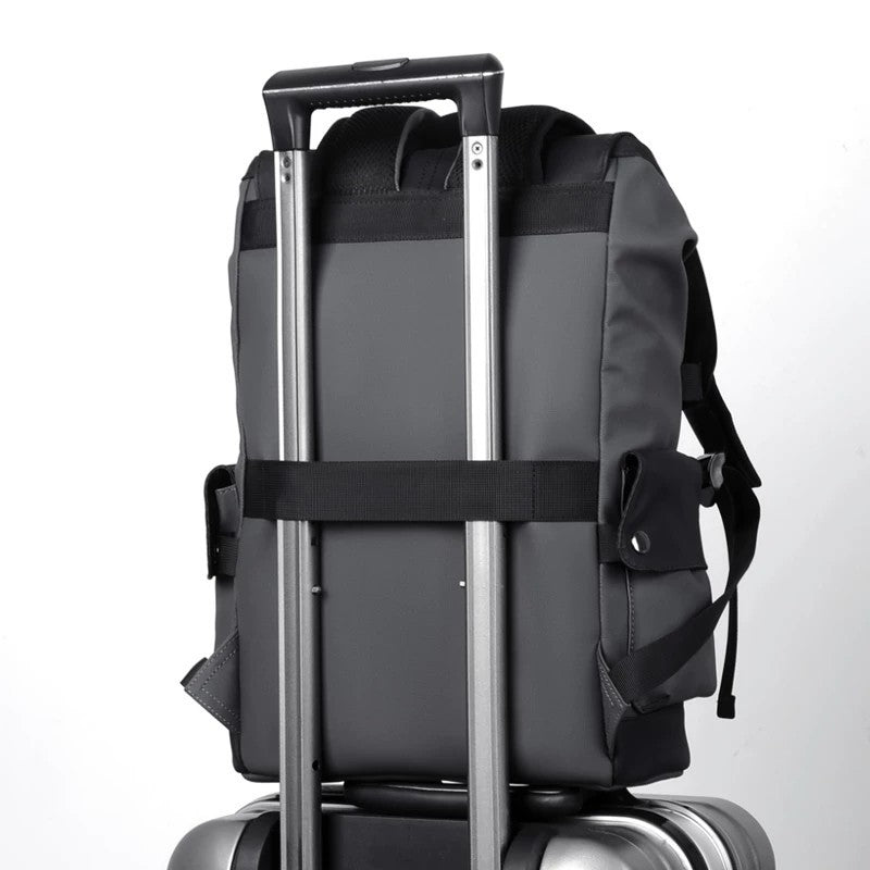 Vielseitiger Rolltop-Reiserucksack