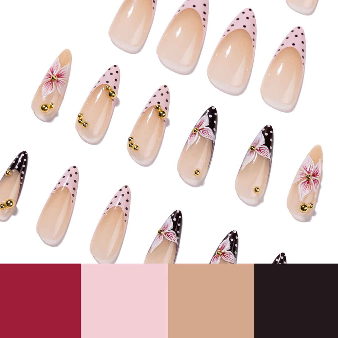 Kunstvolle Stiletto-Nägel mit floralen Akzenten und Glitzer Karnz