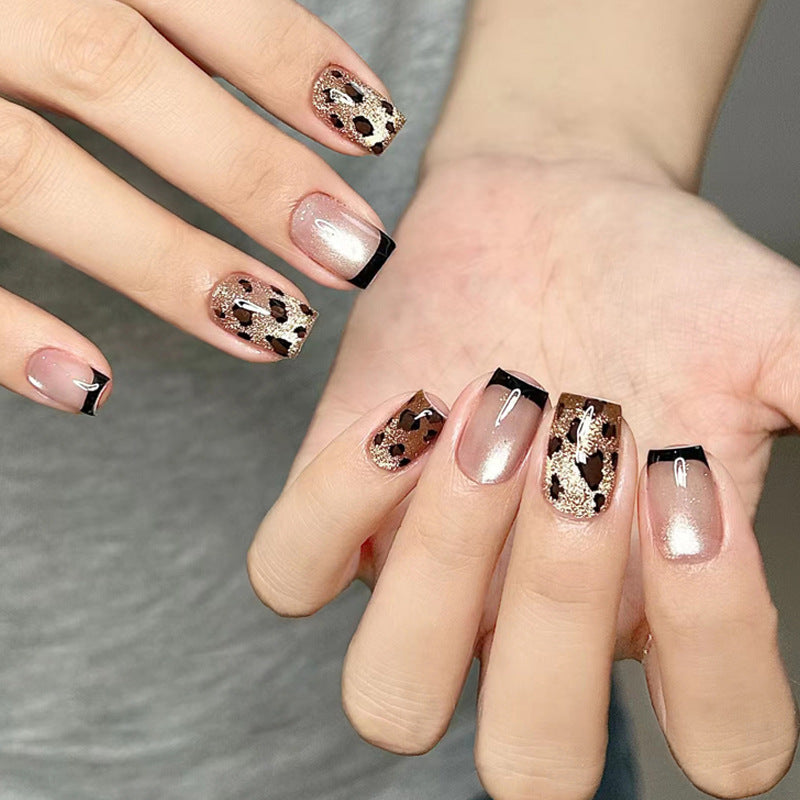 Dekorative Nagelkunst Verlängerungen Karnz