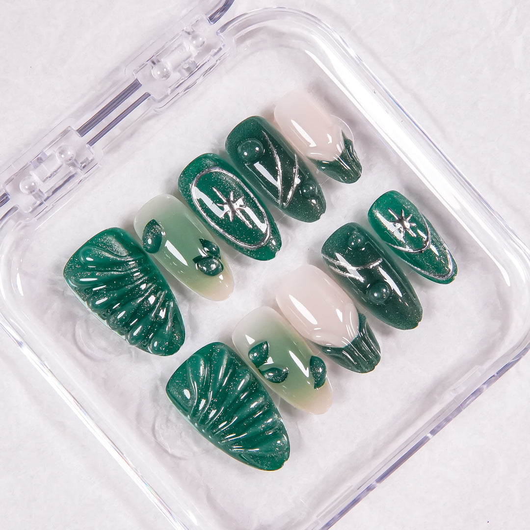 Glamouröse Press-On Nagelkunst