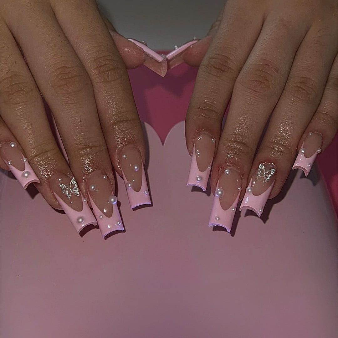 Kunstnagelset mit stilvollen 3D-Perlen- und Glitzerverzierungen Karnz