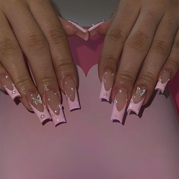 Kunstnagelset mit stilvollen 3D-Perlen- und Glitzerverzierungen Karnz