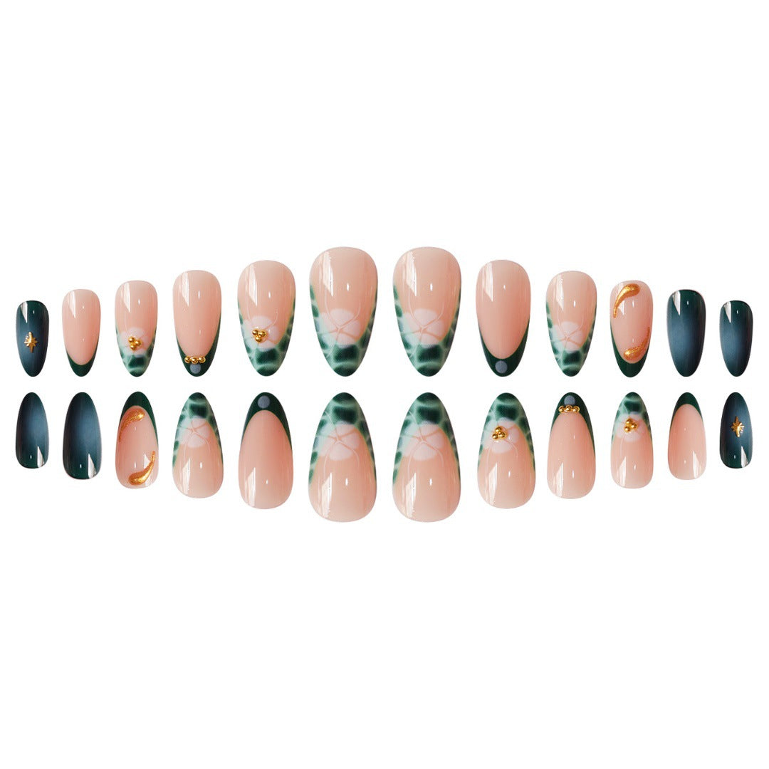 Stylisches künstlerisches Gel-Nageldesign Karnz