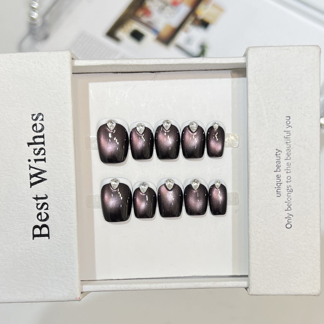 Glamouröse Matte Press-On Nägel Set mit Strass-Akzenten
