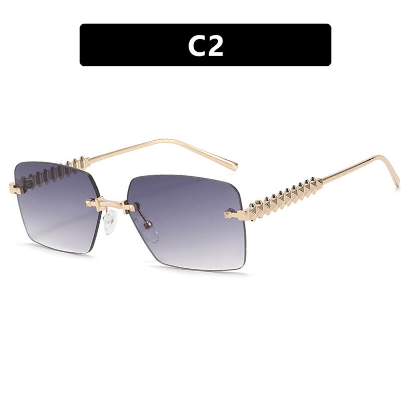 Damen modische Sonnenbrille mit einzigartigem und verzierendem Rahmen Karnz