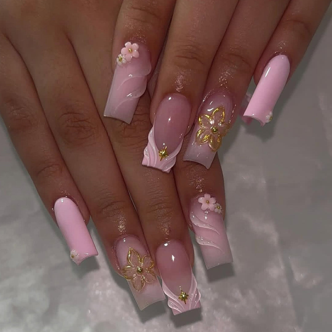 Elegante Blumen Acryl Nagelkunst Verlängerungen Karnz