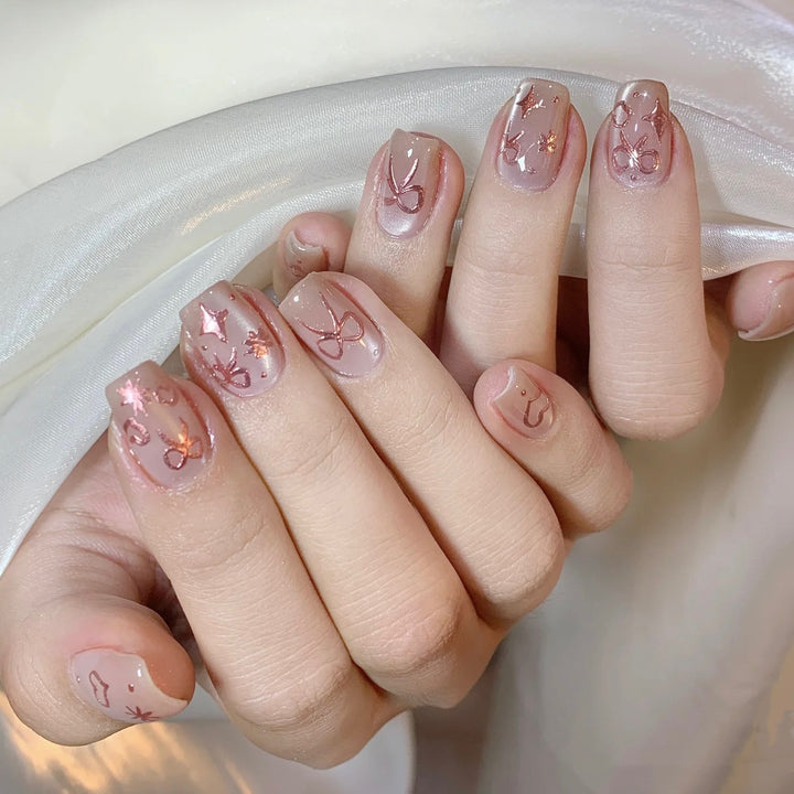 Dekoratives Press-On-Nagelset mit künstlerischen Mustern