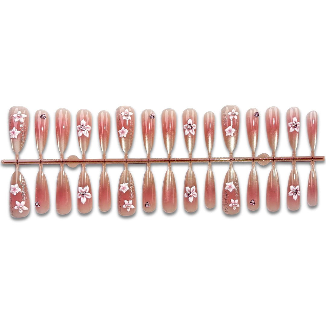 Dekoratives Press-On-Nagelset mit floralen Akzenten 1790745645
