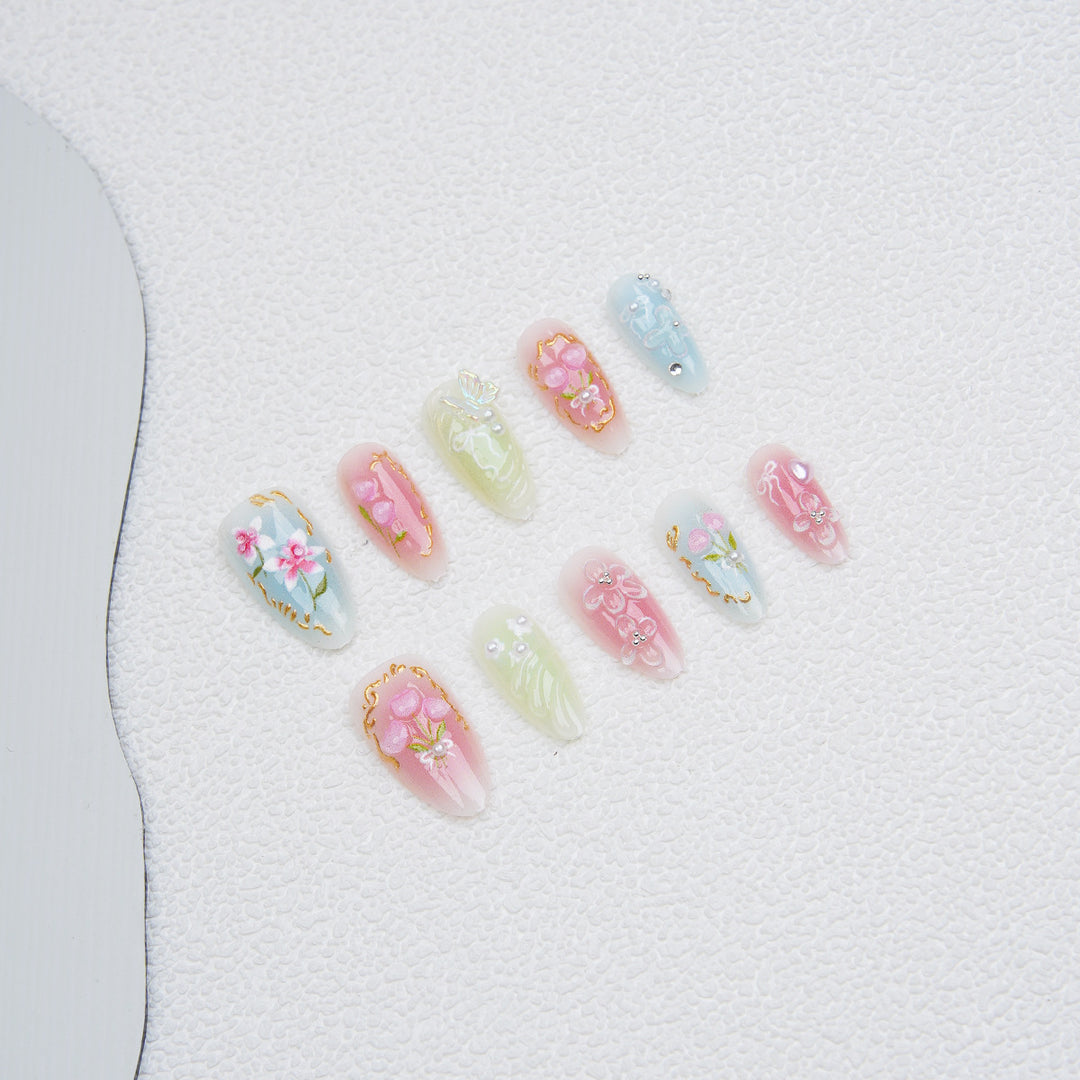 Kunstvolle Nagelsets Karnz