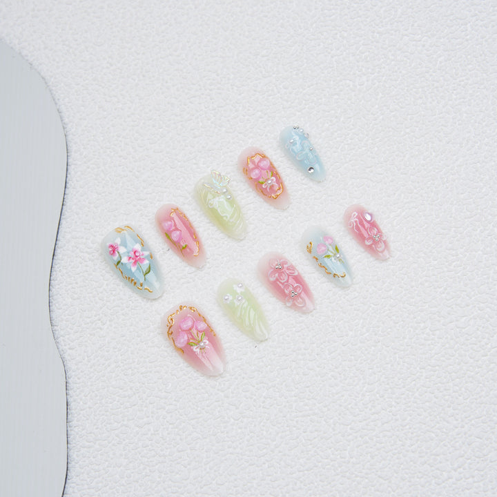 Kunstvolle Nagelsets Karnz