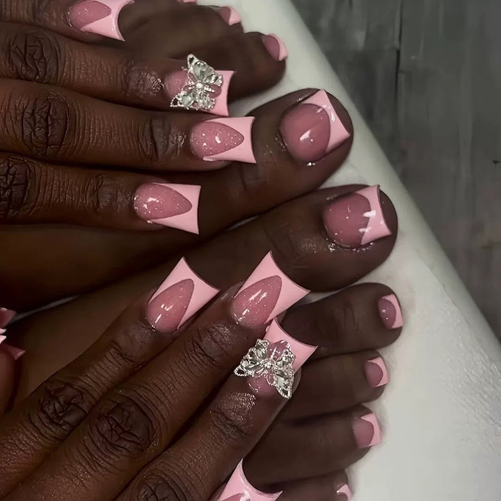 Elegante Acryl Press-On Nagelkunst Karnz
