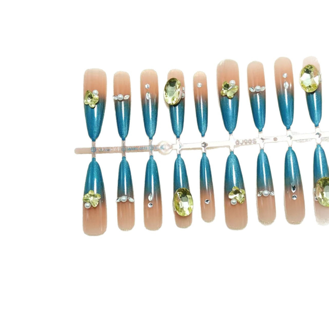 Kunstnägel Im Eleganten Stiletto-Stil mit Funkelnden Akzenten Karnz