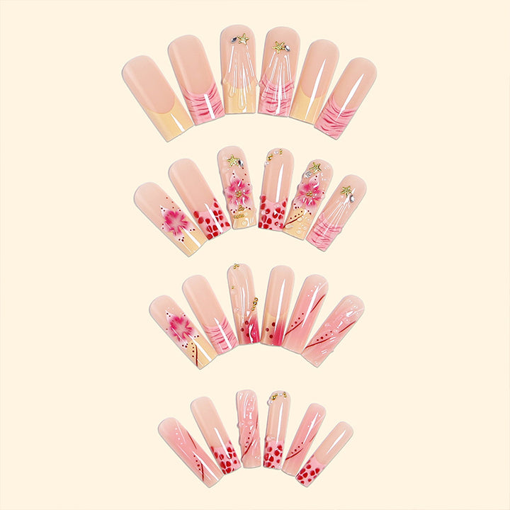 Kunstvolle Nagelspitzen mit botanischem Design Karnz