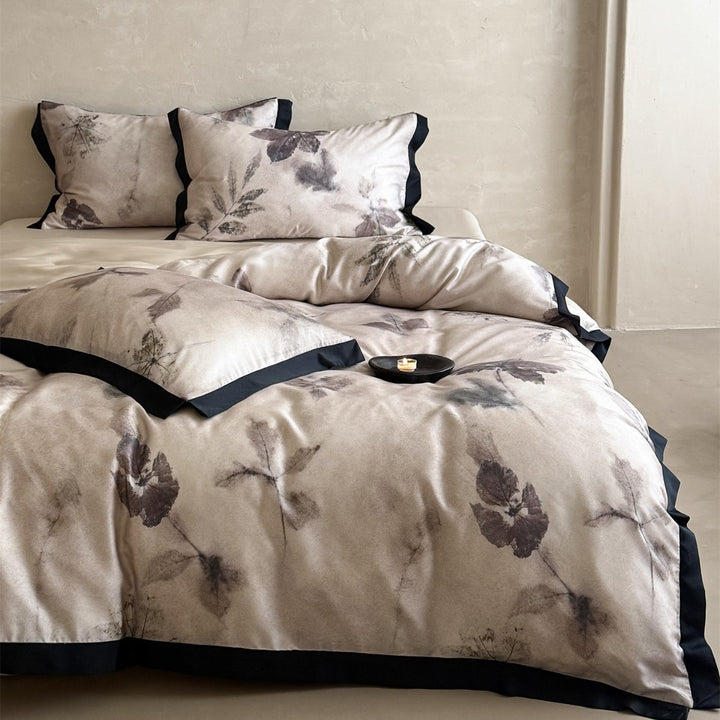 Luxuriöses Satin-Blumen-Bettwäsche-Set mit kontrastierendem schwarzem Rand