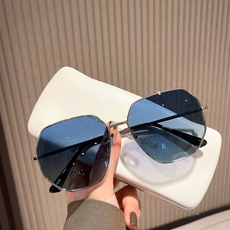 Damen modische geometrische Sonnenbrille mit schützendem UV-Filter und stylischem Rahmen Karnz