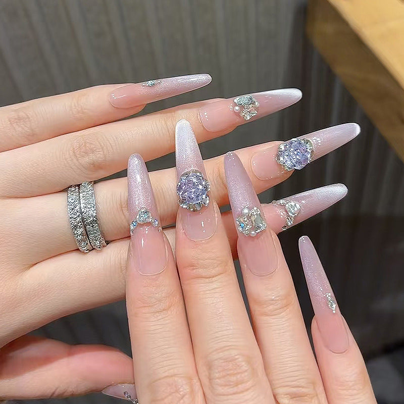 Glamouröse mit Strass verzierte Stiletto Press-On Nägel Karnz