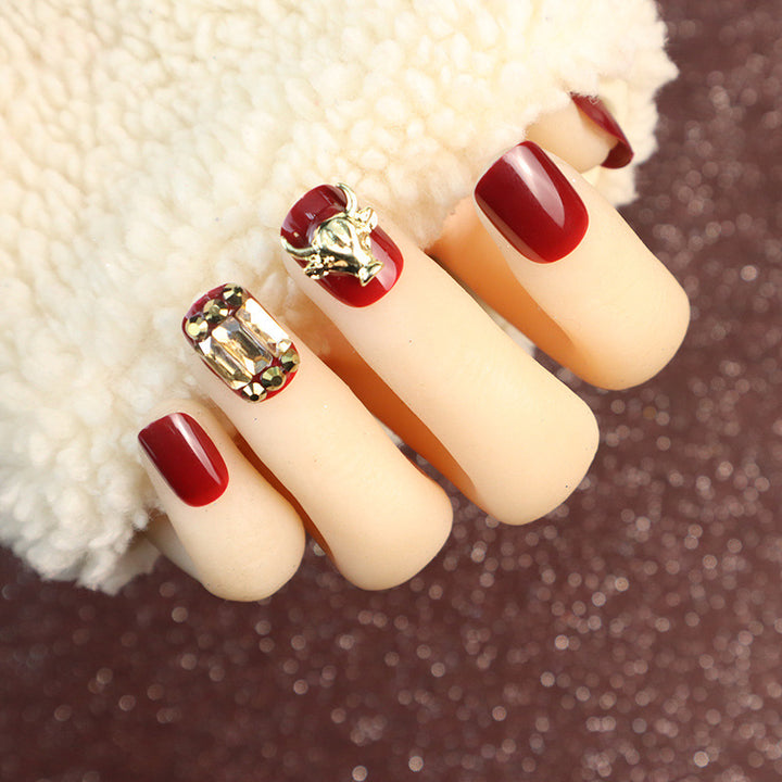 Elegantes Nagelset mit Strass-Accenten zum Aufkleben