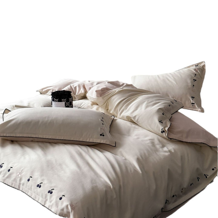 Luxuriöses Baumwollsatin-Bettwäsche-Set mit dezent bestickten Kirschen