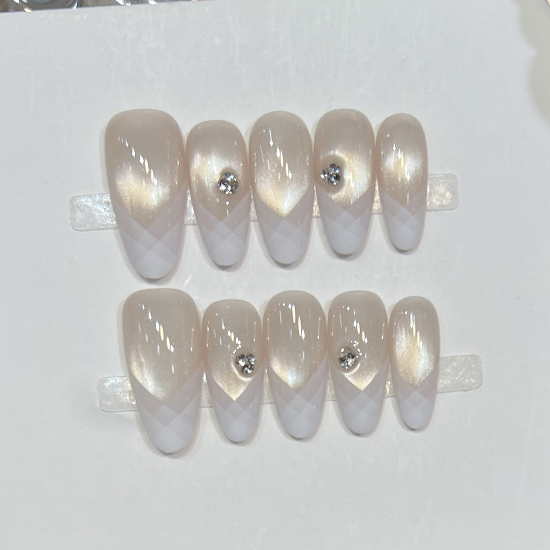 Elegantes geometrisches Press-On-Nagel-Set mit Strassdetails Karnz