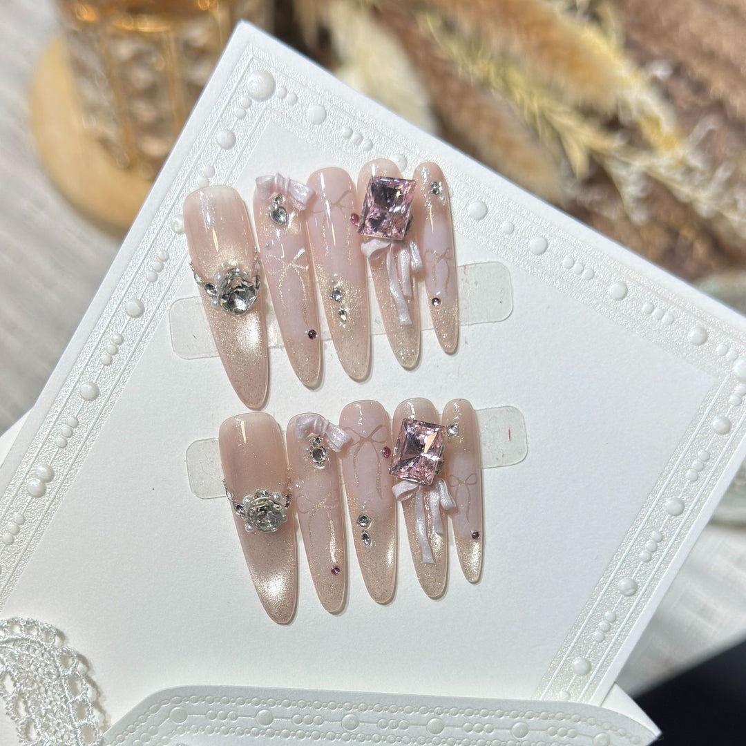 Verzierte mit Strass besetzte Stiletto-Press-On-Nägel Karnz