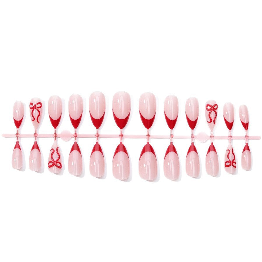 Kunstnagelset mit elegantem Motiv und Glitzerakzenten Karnz