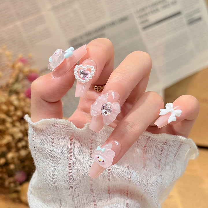 Elegante Stiletto-Press-On-Nägel mit floralen und Glitzer-Akzenten Karnz