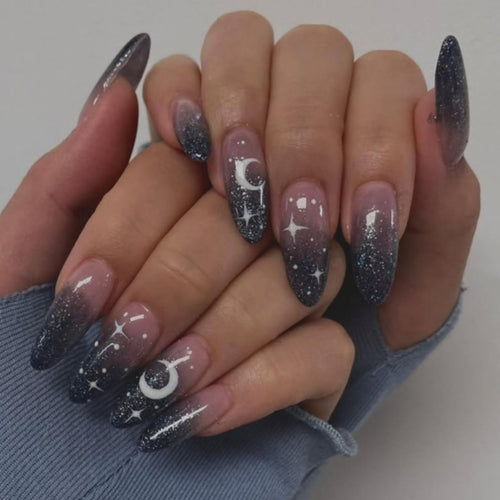 Künstlerisches Ombre Press-On Nagelset mit himmlischem Design Karnz
