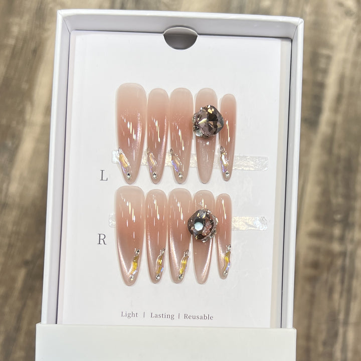 Wiederverwendbares Stiletto Nagelkunst Set mit eleganten Strassverzierungen Karnz