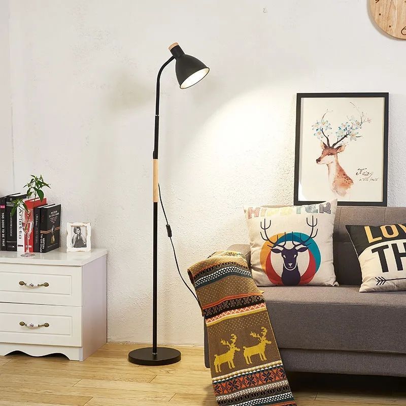 Aufmerksamkeitsstarke Lese-Stehlampe