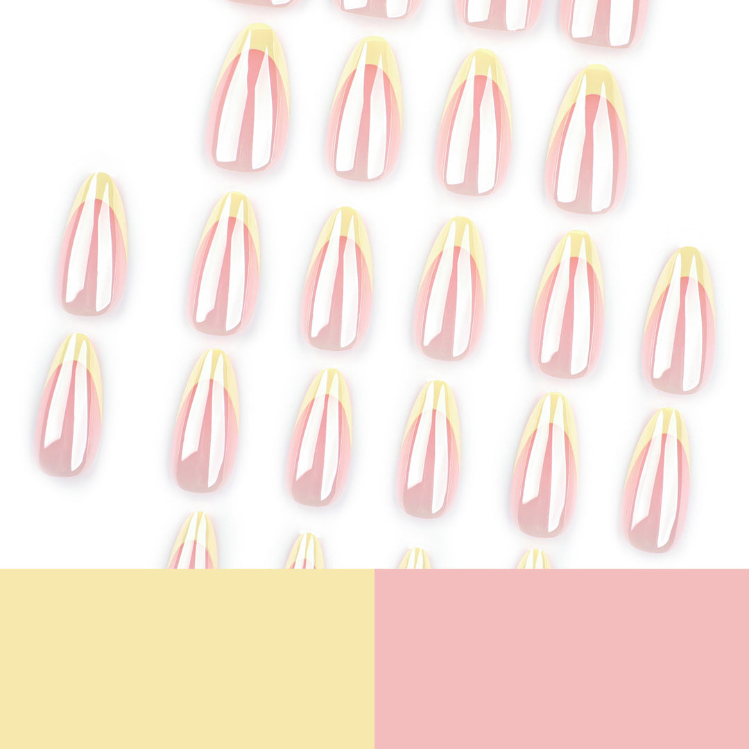Kunstvolle Nagelverlängerungen mit schimmerndem Ombre-Effekt Karnz