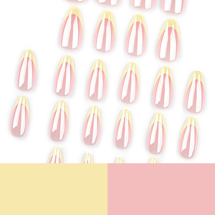 Kunstvolle Nagelverlängerungen mit schimmerndem Ombre-Effekt Karnz