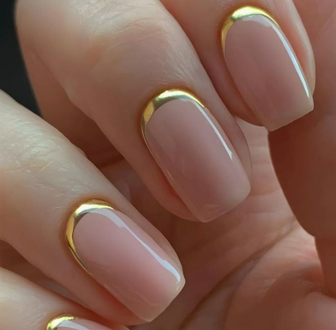 Luxuriöse goldverzierte Gel-Nagelveränderungen Karnz
