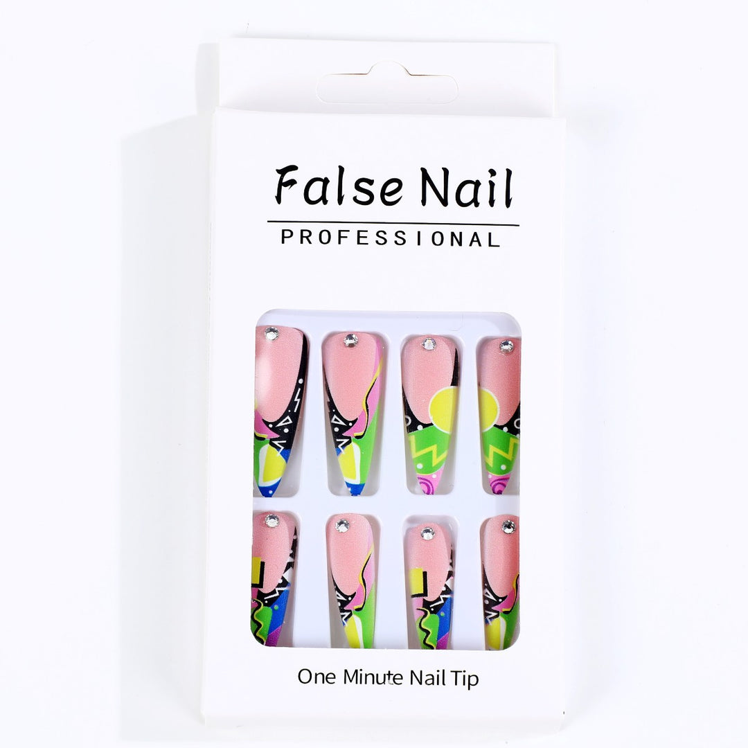 Kunstnagelset im kreativen modernen Design Karnz