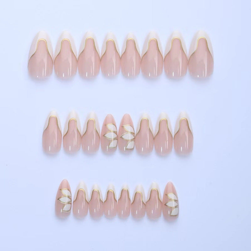 Elegante glänzende French Tip Press-On Nägel mit goldenen Akzenten