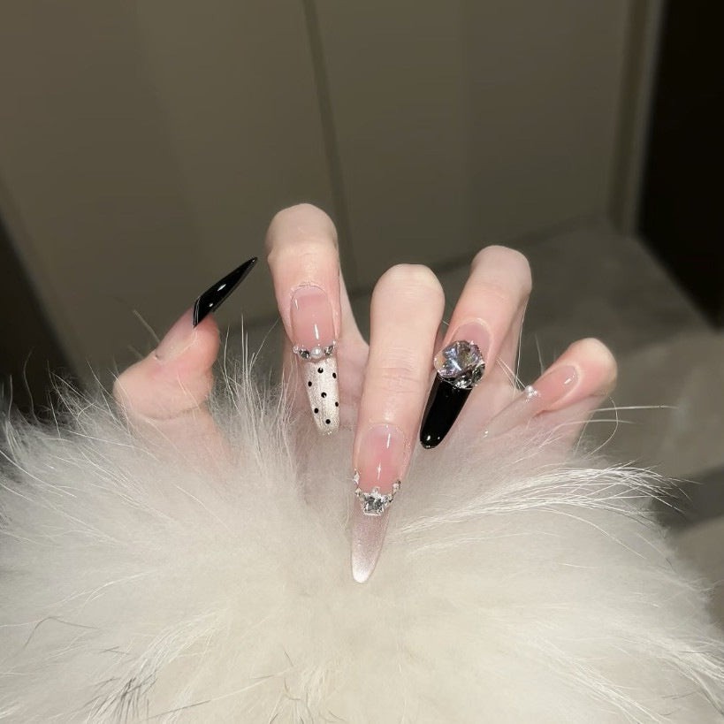 Kunstnagelset Karnz