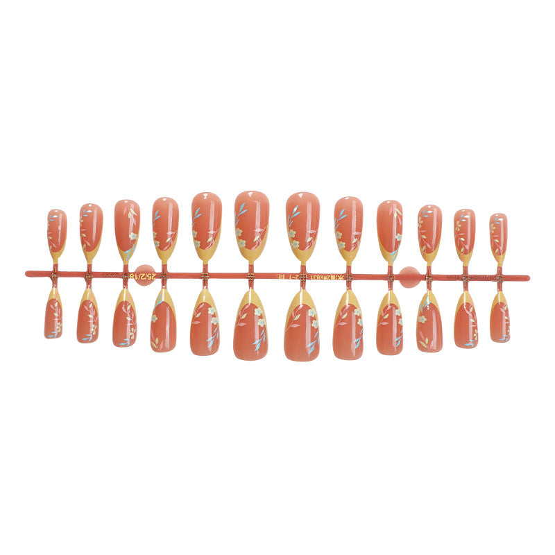 Dekorativer Press-On-Nagelset mit floralem und elegantem Design Karnz