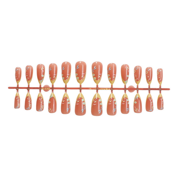 Dekorativer Press-On-Nagelset mit floralem und elegantem Design Karnz