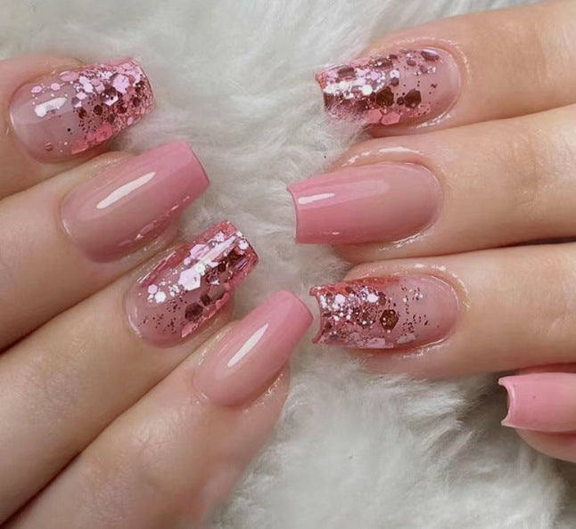Elegante Ombre-Nagelverlängerungen Karnz