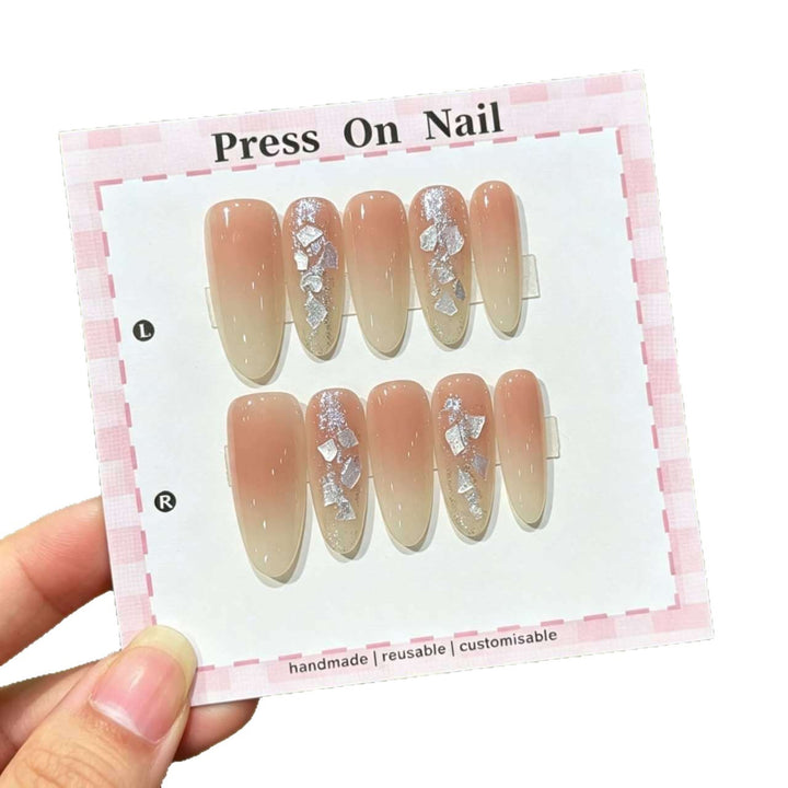 Handgefertigtes wiederverwendbares Press-On-Nagelset mit elegantem Design