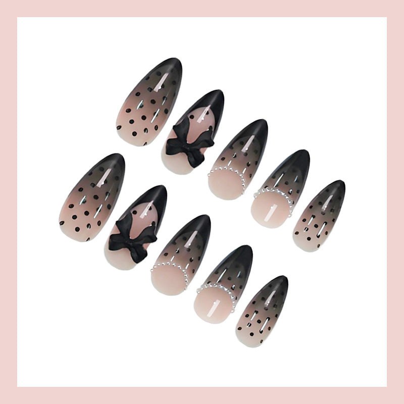 Kunstnagelset mit elegantem Punkt- und Schleifenmuster Karnz