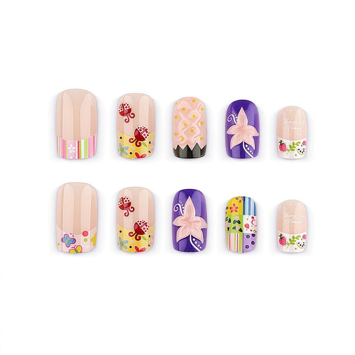 Kreative Kunstnägel mit Floral- und Sommermotiven Karnz