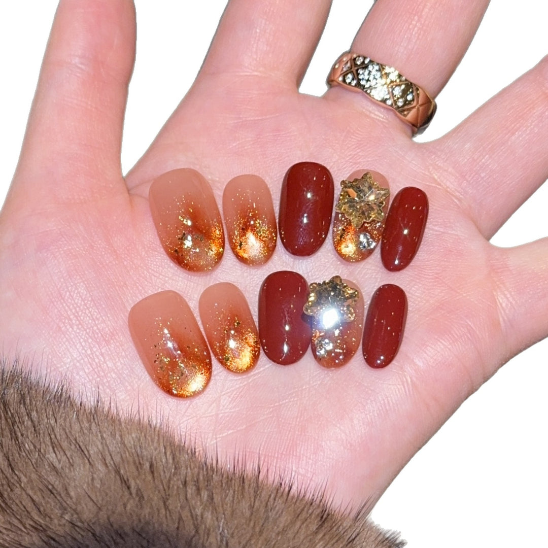 Künstliche Nagelspitzen mit Goldenen Akzenten Karnz