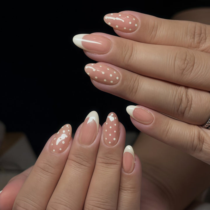 Künstlerisches French Tip Press-On Nagelset Karnz