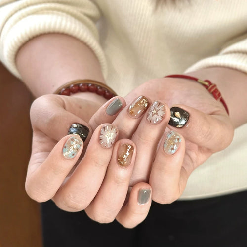 Künstlerisches Press-On Nagelset mit 3D Blütenakzenten