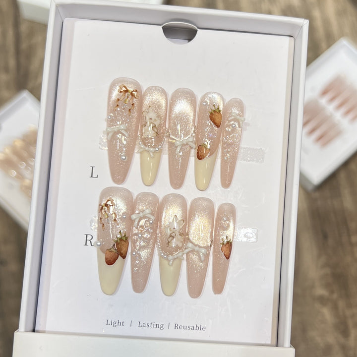 Luxuriöse dekorative Press-On-Nagelspitzen