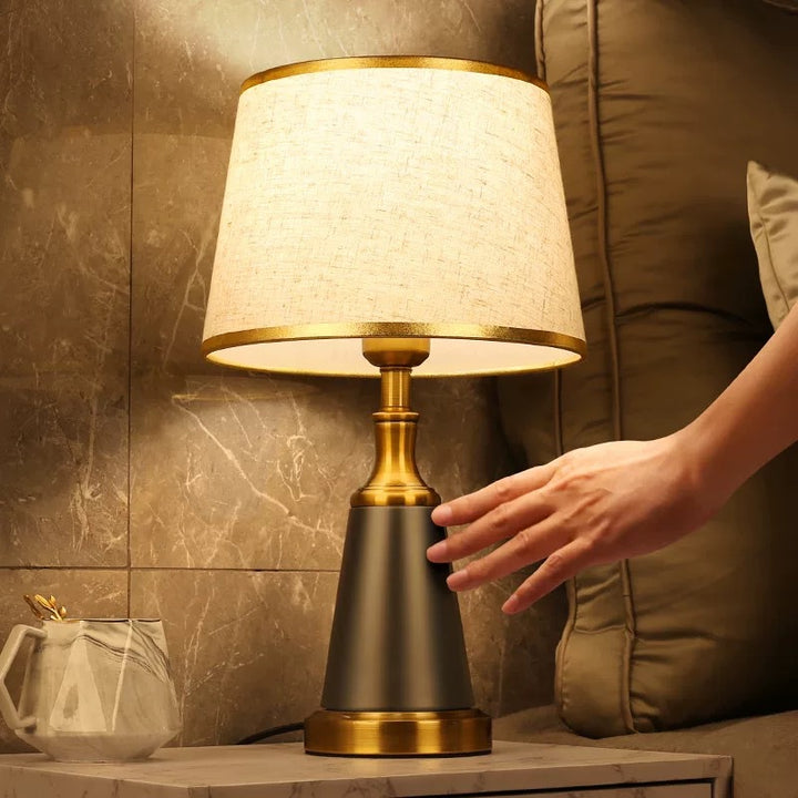 Skulpturale dekorative Tischlampe
