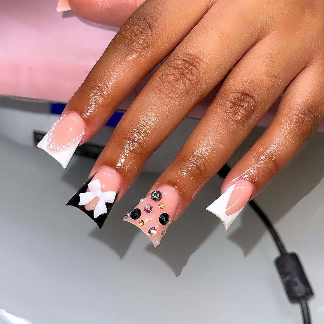 Dekoratives Press-On-Nagelset mit elegantem Design Karnz