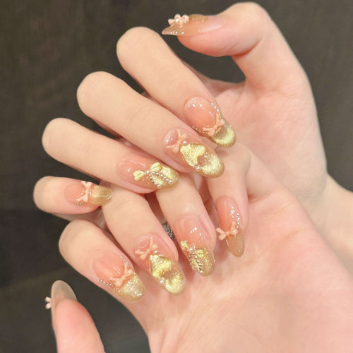 Dekoratives Press-On-Nagelkunst-Set mit glitzernden französischen Spitzen und floralen Akzenten