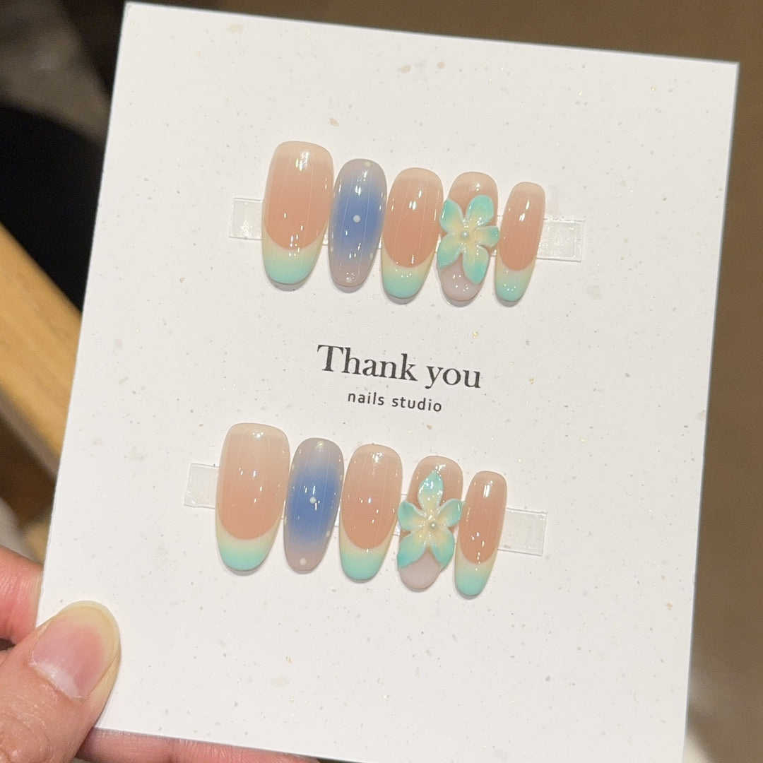 Künstliche Nagelspitzen Im Floralen Design Karnz