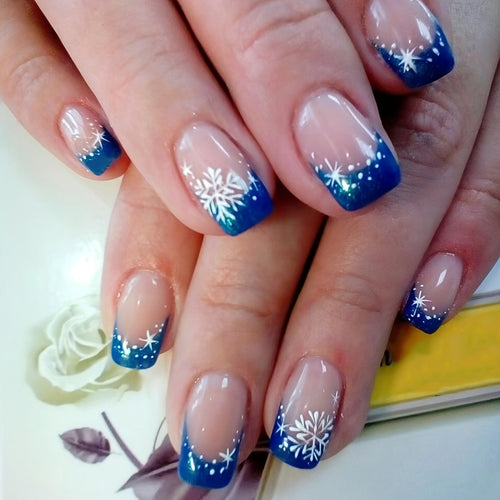 Glitzernde Kunstnägel Im Winterlichen Schneeflocken-Design Karnz